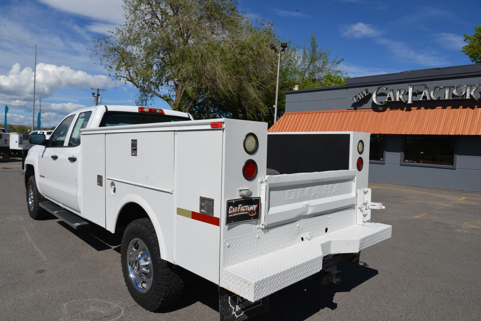 2015 White /Grey Chevrolet Silverado 2500HD Service Body with an 6.0 Liter V8 engine, Automatic transmission, located at 4562 State Avenue, Billings, MT, 59101, (406) 896-9833, 45.769516, -108.526772 - Photo#4